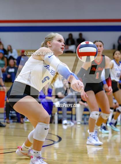 Thumbnail 3 in Oak Ridge vs College Park photogallery.