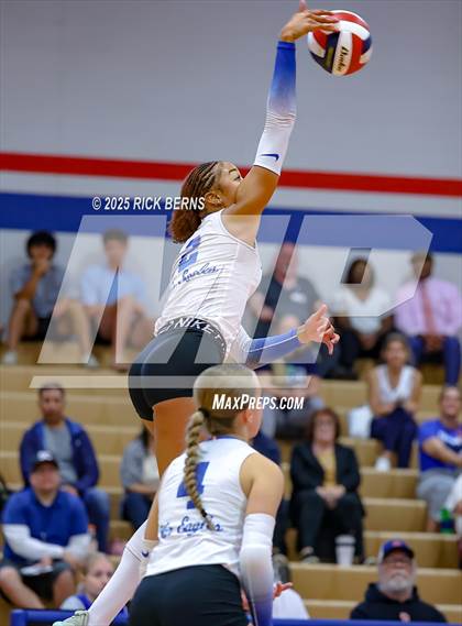 Thumbnail 3 in Oak Ridge vs College Park photogallery.