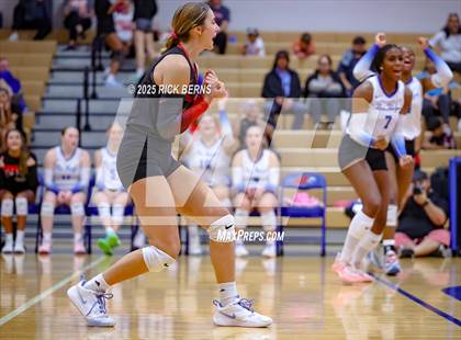 Thumbnail 3 in Oak Ridge vs College Park photogallery.