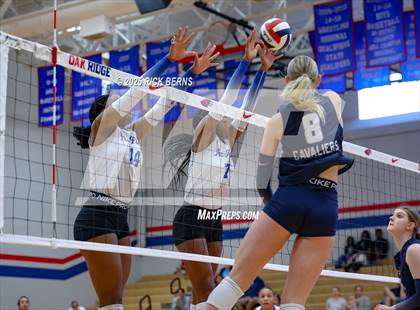 Thumbnail 2 in Oak Ridge vs College Park photogallery.