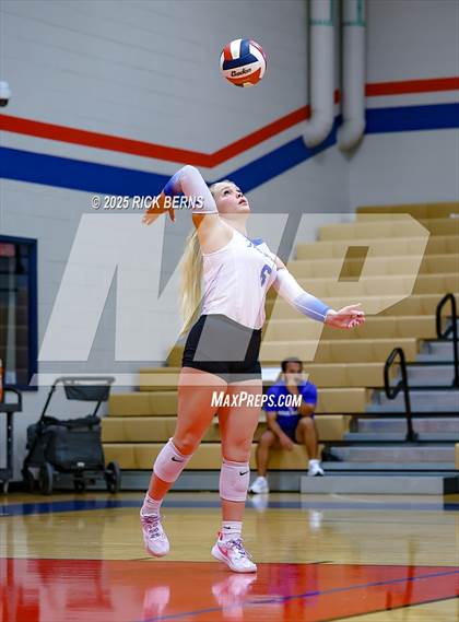 Thumbnail 2 in Oak Ridge vs College Park photogallery.