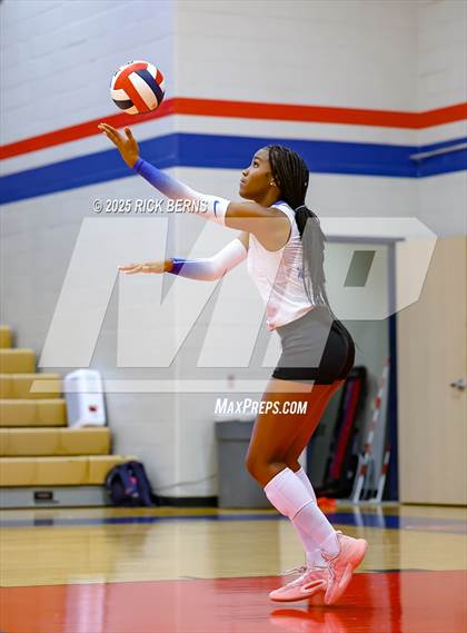 Thumbnail 3 in Oak Ridge vs College Park photogallery.