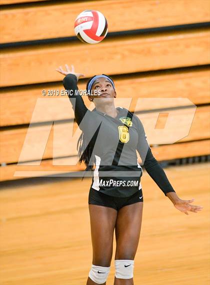 Thumbnail 1 in Patrick Henry vs La Jolla (September Classic) photogallery.