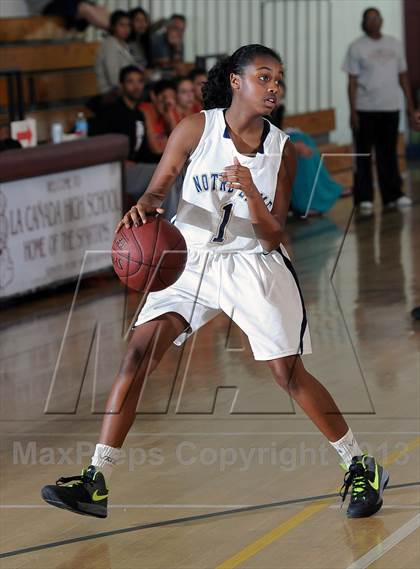 Thumbnail 1 in Notre Dame vs. Hart (La Canada Tournament) photogallery.
