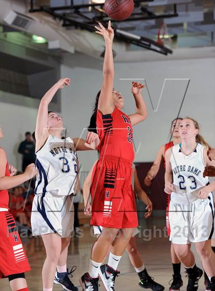 Thumbnail 2 in Notre Dame vs. Hart (La Canada Tournament) photogallery.