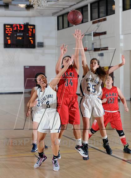Thumbnail 2 in Notre Dame vs. Hart (La Canada Tournament) photogallery.
