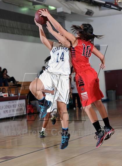 Thumbnail 2 in Notre Dame vs. Hart (La Canada Tournament) photogallery.