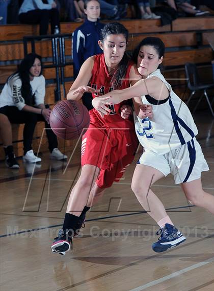 Thumbnail 2 in Notre Dame vs. Hart (La Canada Tournament) photogallery.