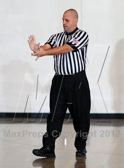 Thumbnail 1 in Notre Dame vs. Hart (La Canada Tournament) photogallery.