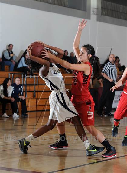 Thumbnail 2 in Notre Dame vs. Hart (La Canada Tournament) photogallery.