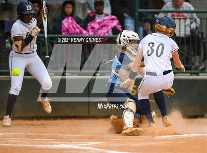 Thumbnail 3 in Dacula vs. Pope photogallery.