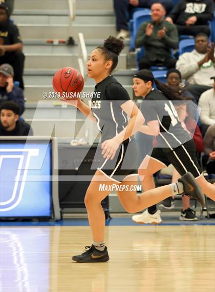 Thumbnail 1 in Franklin vs Central (MIAA Division 1 Semifinal) photogallery.