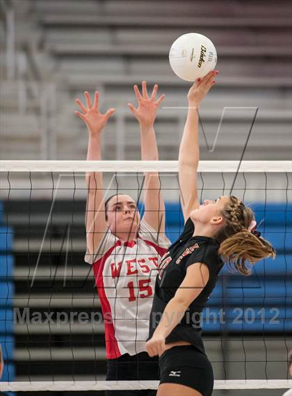 Thumbnail 2 in Exeter-West Greenwich vs. Cranston West (RIIL D2 Final) photogallery.