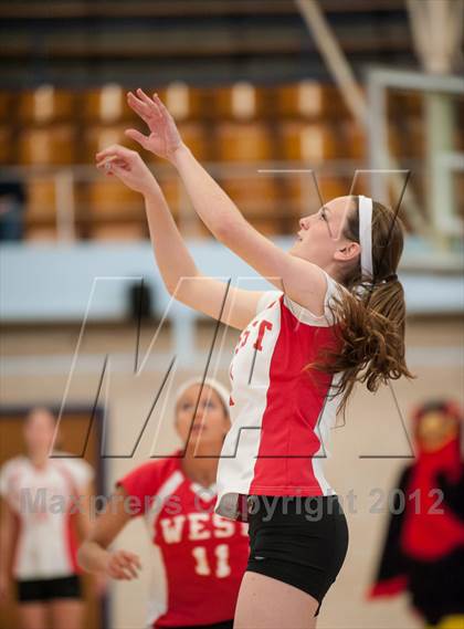 Thumbnail 2 in Exeter-West Greenwich vs. Cranston West (RIIL D2 Final) photogallery.