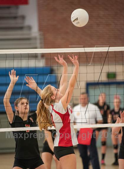 Thumbnail 2 in Exeter-West Greenwich vs. Cranston West (RIIL D2 Final) photogallery.