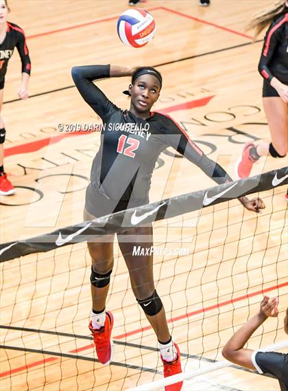 Thumbnail 2 in Cardinal Mooney vs. Millennium (NIKE Tournament of Champions) photogallery.