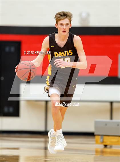 Thumbnail 2 in Davis vs. Corner Canyon (Utah Elite 8) photogallery.