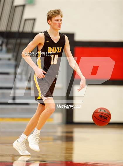 Thumbnail 1 in Davis vs. Corner Canyon (Utah Elite 8) photogallery.