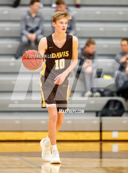 Thumbnail 2 in Davis vs. Corner Canyon (Utah Elite 8) photogallery.