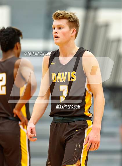 Thumbnail 3 in Davis vs. Corner Canyon (Utah Elite 8) photogallery.