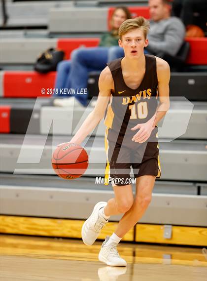 Thumbnail 2 in Davis vs. Corner Canyon (Utah Elite 8) photogallery.