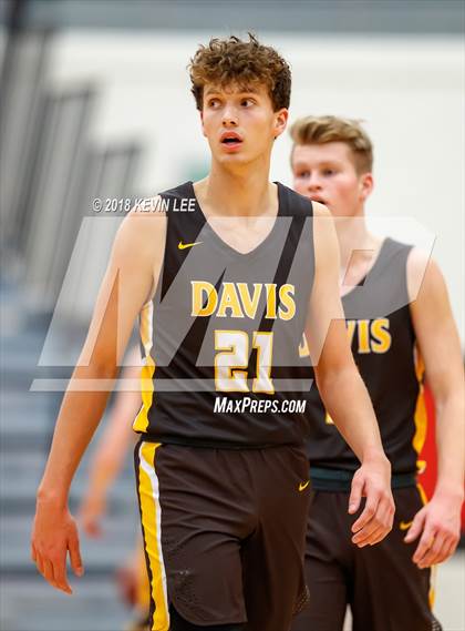 Thumbnail 2 in Davis vs. Corner Canyon (Utah Elite 8) photogallery.