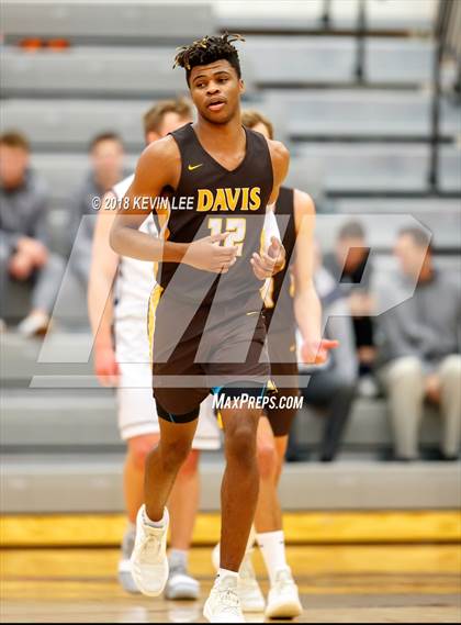 Thumbnail 3 in Davis vs. Corner Canyon (Utah Elite 8) photogallery.