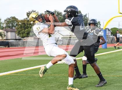 Thumbnail 1 in Thomas Jefferson @ Grace King (Scrimmage at Joe Yenni Stadium) photogallery.