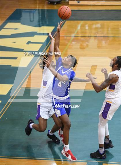 Thumbnail 3 in Edna Karr vs John Curtis (Country Day Classic) photogallery.