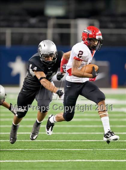 Thumbnail 3 in Cedar Hill vs. Guyer (Kirk Herbstreit National Kickoff Classic) photogallery.