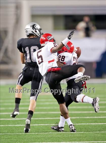 Thumbnail 2 in Cedar Hill vs. Guyer (Kirk Herbstreit National Kickoff Classic) photogallery.