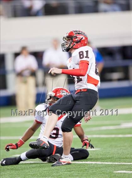 Thumbnail 2 in Cedar Hill vs. Guyer (Kirk Herbstreit National Kickoff Classic) photogallery.