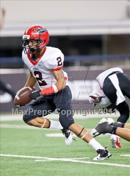 Thumbnail 2 in Cedar Hill vs. Guyer (Kirk Herbstreit National Kickoff Classic) photogallery.
