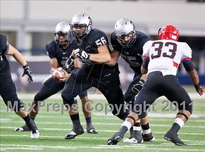 Thumbnail 2 in Cedar Hill vs. Guyer (Kirk Herbstreit National Kickoff Classic) photogallery.