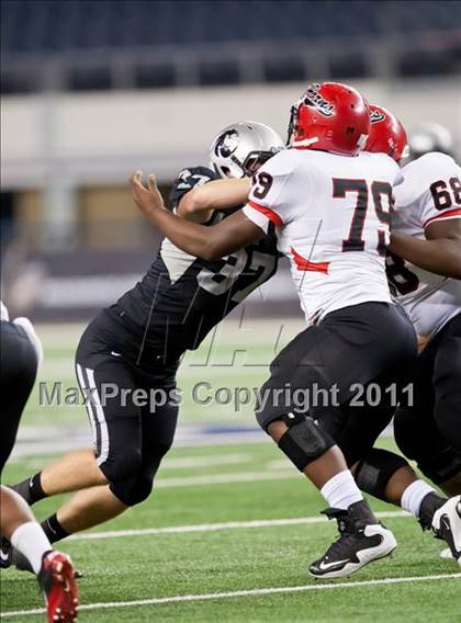 Thumbnail 2 in Cedar Hill vs. Guyer (Kirk Herbstreit National Kickoff Classic) photogallery.