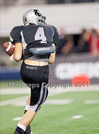 Thumbnail 2 in Cedar Hill vs. Guyer (Kirk Herbstreit National Kickoff Classic) photogallery.