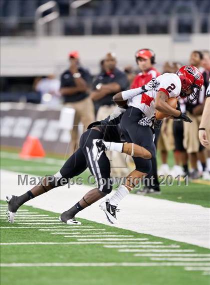 Thumbnail 1 in Cedar Hill vs. Guyer (Kirk Herbstreit National Kickoff Classic) photogallery.