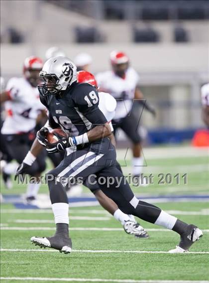 Thumbnail 3 in Cedar Hill vs. Guyer (Kirk Herbstreit National Kickoff Classic) photogallery.