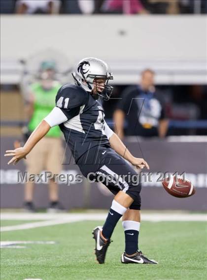 Thumbnail 2 in Cedar Hill vs. Guyer (Kirk Herbstreit National Kickoff Classic) photogallery.