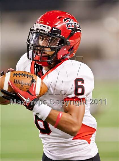 Thumbnail 1 in Cedar Hill vs. Guyer (Kirk Herbstreit National Kickoff Classic) photogallery.