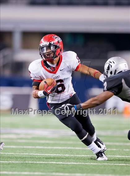 Thumbnail 2 in Cedar Hill vs. Guyer (Kirk Herbstreit National Kickoff Classic) photogallery.