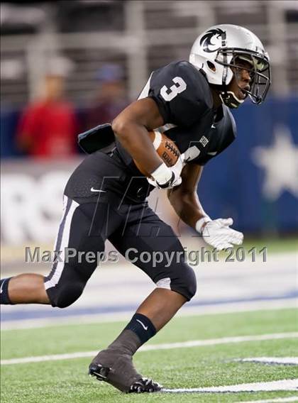 Thumbnail 2 in Cedar Hill vs. Guyer (Kirk Herbstreit National Kickoff Classic) photogallery.
