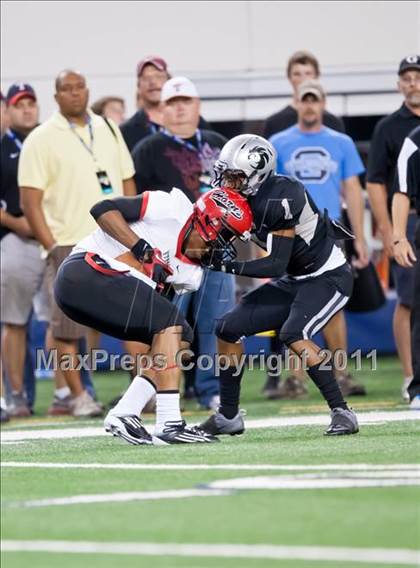 Thumbnail 1 in Cedar Hill vs. Guyer (Kirk Herbstreit National Kickoff Classic) photogallery.