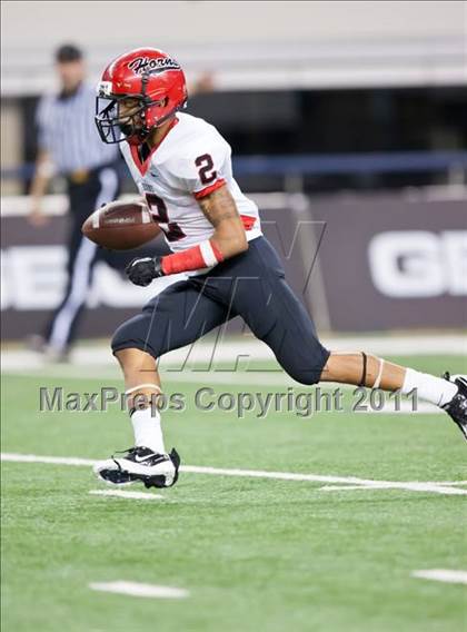 Thumbnail 3 in Cedar Hill vs. Guyer (Kirk Herbstreit National Kickoff Classic) photogallery.