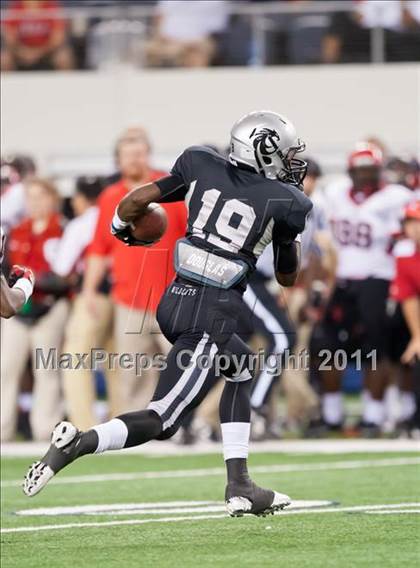 Thumbnail 2 in Cedar Hill vs. Guyer (Kirk Herbstreit National Kickoff Classic) photogallery.