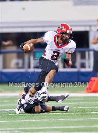 Thumbnail 3 in Cedar Hill vs. Guyer (Kirk Herbstreit National Kickoff Classic) photogallery.
