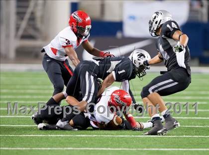 Thumbnail 1 in Cedar Hill vs. Guyer (Kirk Herbstreit National Kickoff Classic) photogallery.