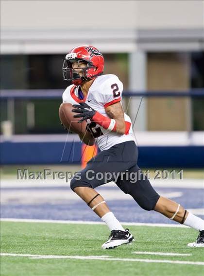 Thumbnail 1 in Cedar Hill vs. Guyer (Kirk Herbstreit National Kickoff Classic) photogallery.