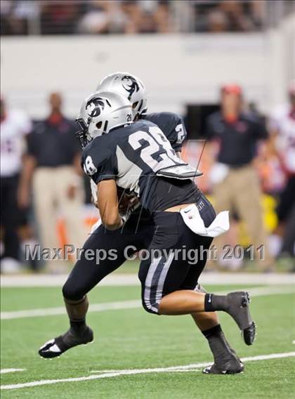 Thumbnail 2 in Cedar Hill vs. Guyer (Kirk Herbstreit National Kickoff Classic) photogallery.