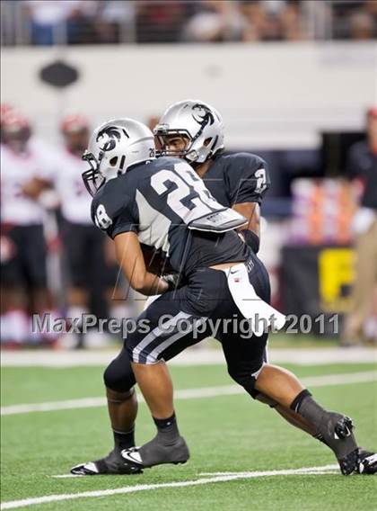 Thumbnail 3 in Cedar Hill vs. Guyer (Kirk Herbstreit National Kickoff Classic) photogallery.